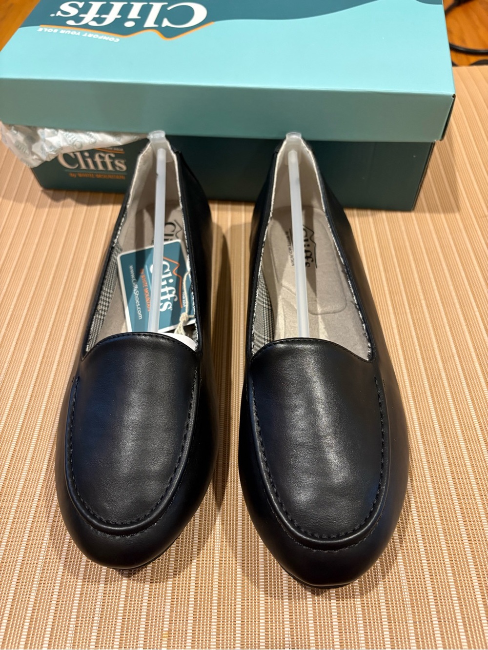 NIB White Mountain Cliffs gracefully loafers 7W